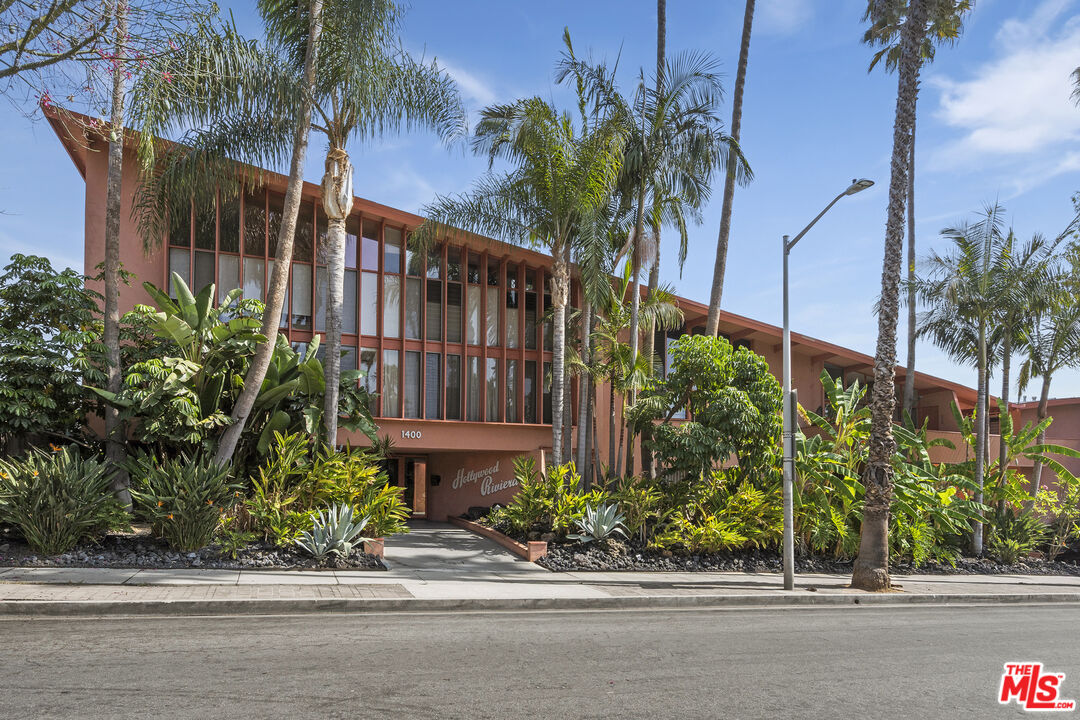 1400 N Hayworth Ave Unit: 32