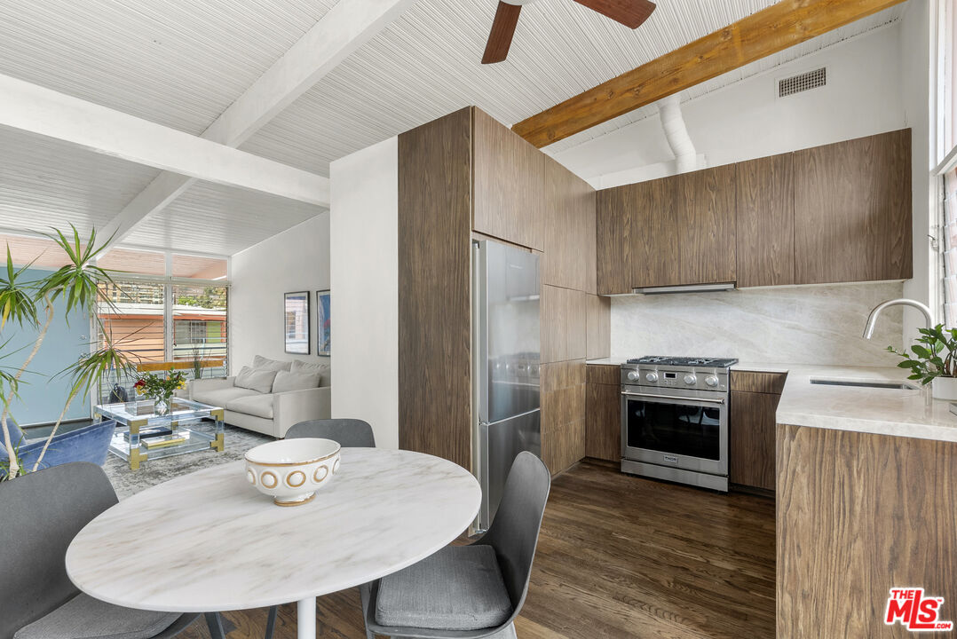 1400 N Hayworth Ave Unit: 32