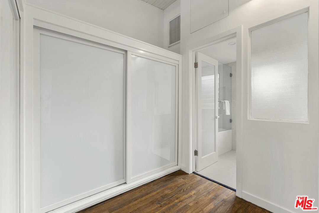 1400 N Hayworth Ave Unit: 32