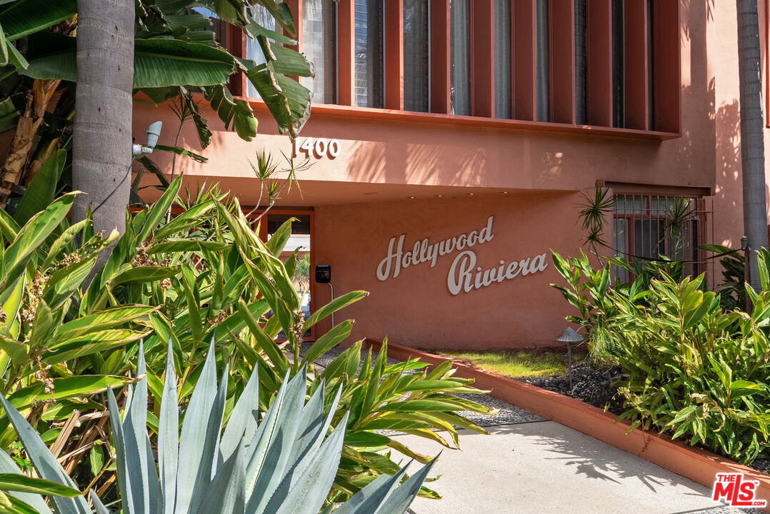 1400 N Hayworth Ave Unit: 32