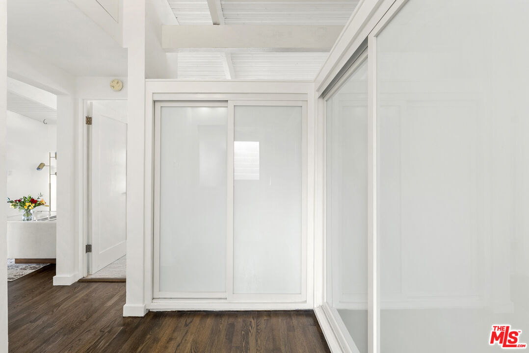 1400 N Hayworth Ave Unit: 32