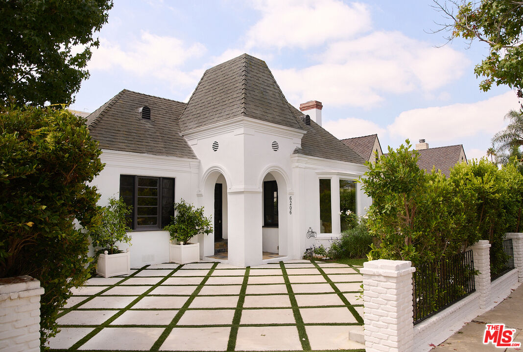 6206 Lindenhurst Ave