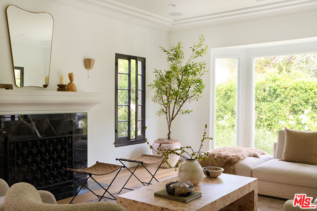 6206 Lindenhurst Ave