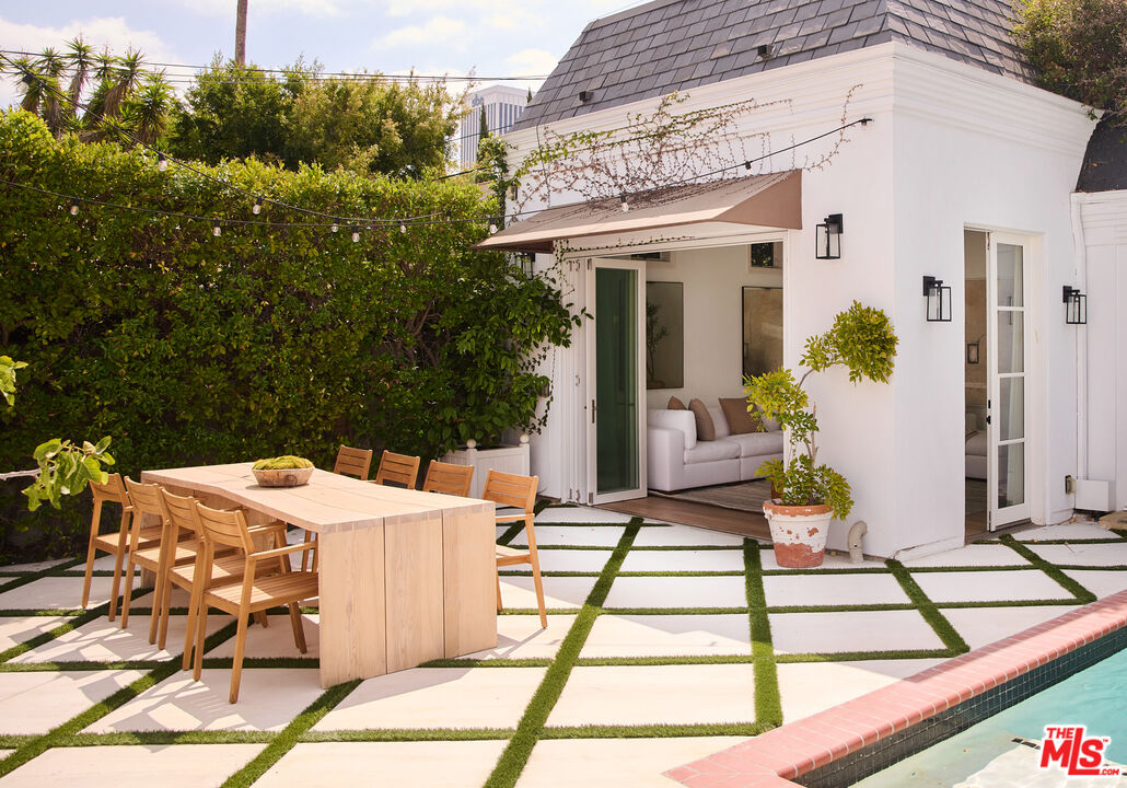 6206 Lindenhurst Ave