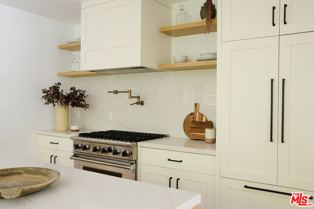 6206 Lindenhurst Ave