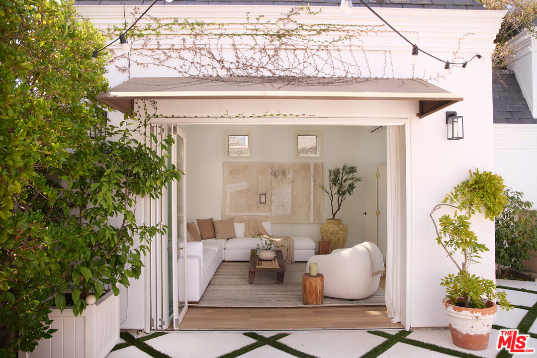 6206 Lindenhurst Ave