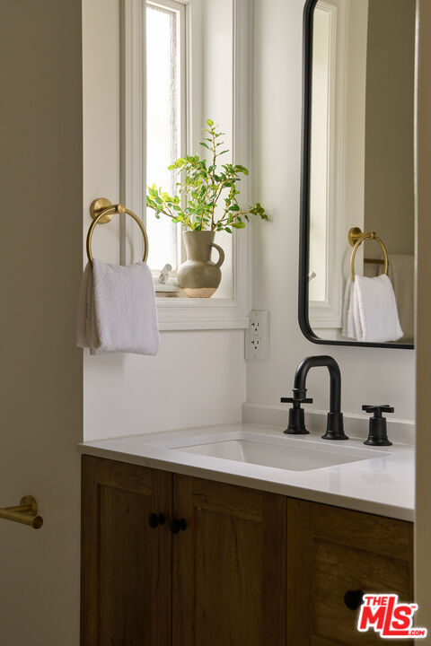 6206 Lindenhurst Ave