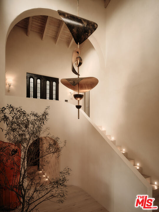 2729 Nichols Canyon Rd