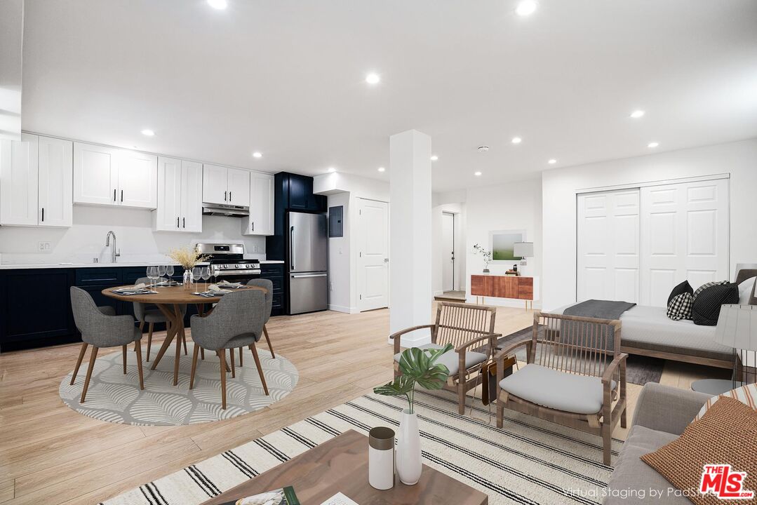 527 S Barrington Ave Unit: 16