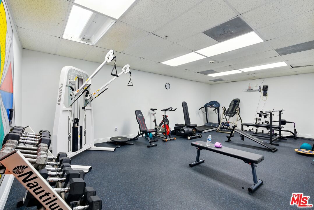 1861 Veteran Ave Unit: 102