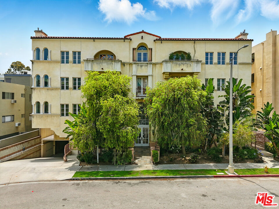 1861 Veteran Ave Unit: 102