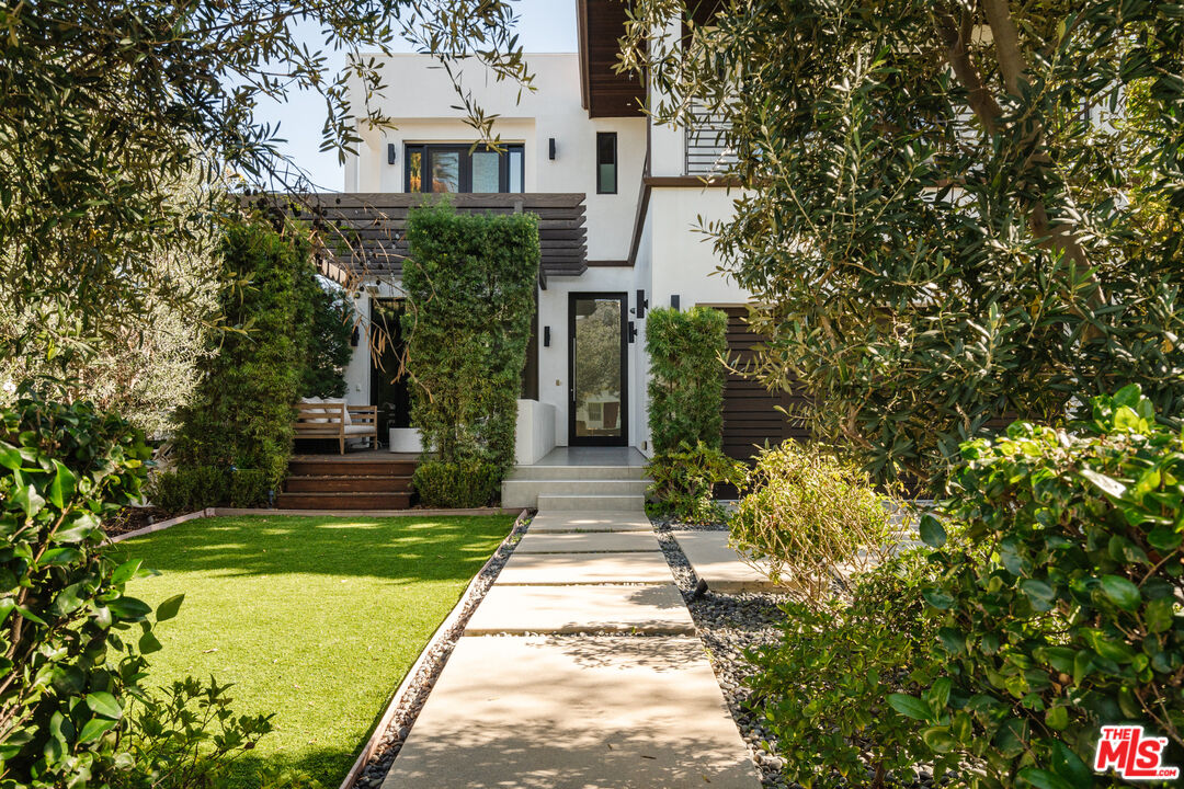 536 N Arden Blvd