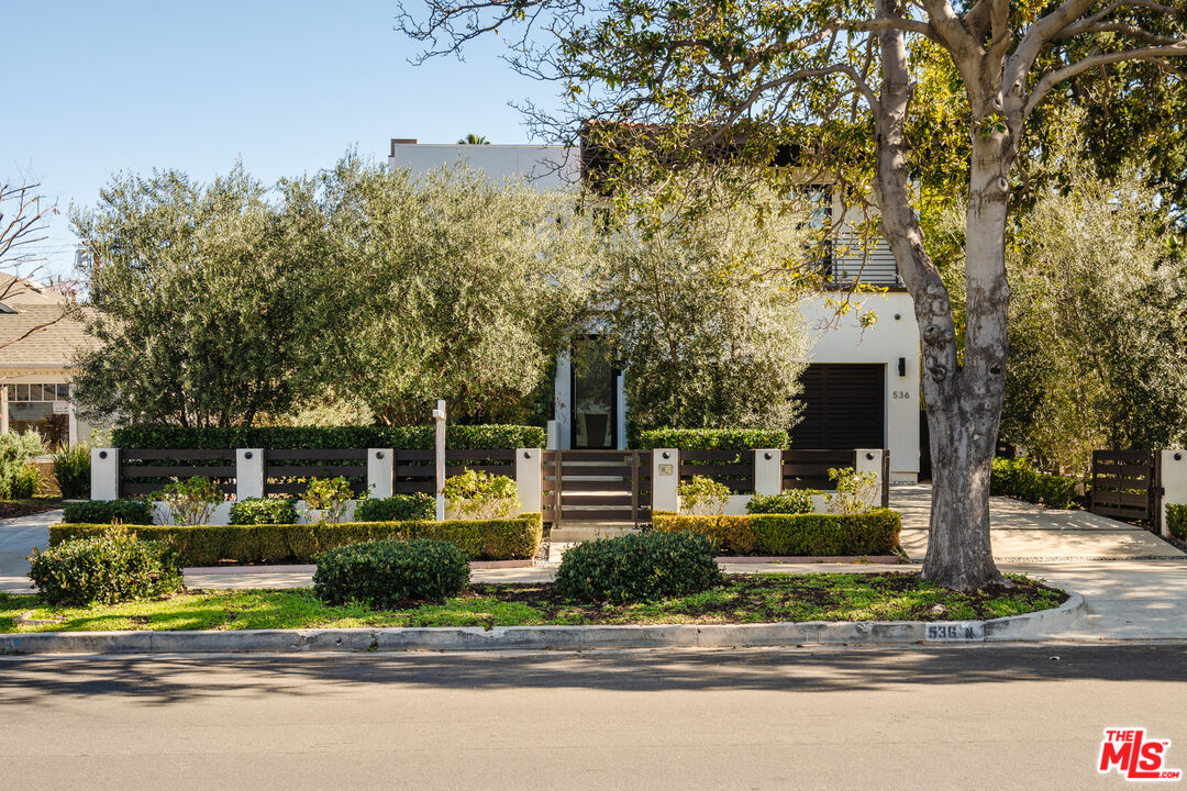 536 N Arden Blvd