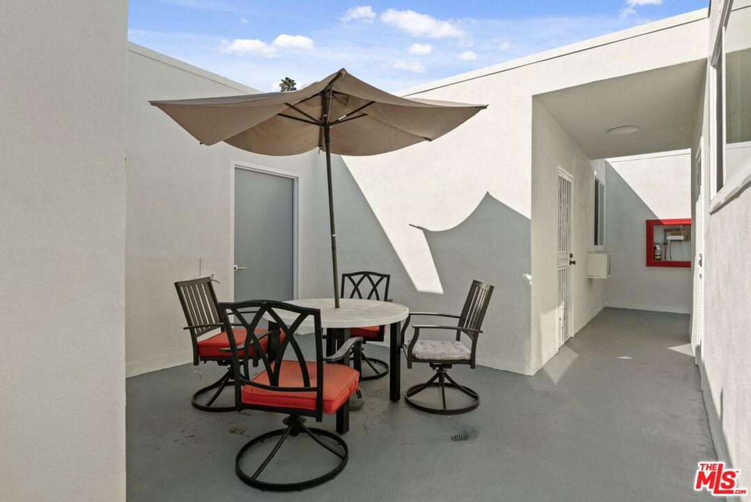 2449 N Beachwood Dr Unit: 9