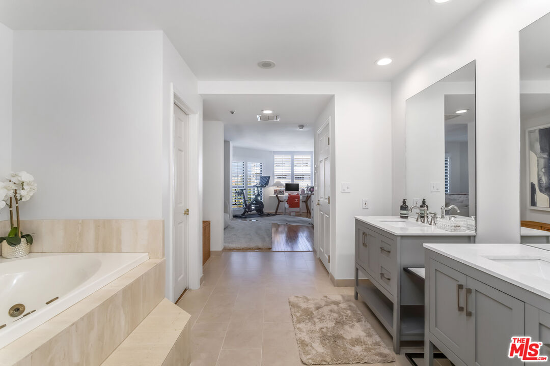 10724 Wilshire Blvd Unit: 1005