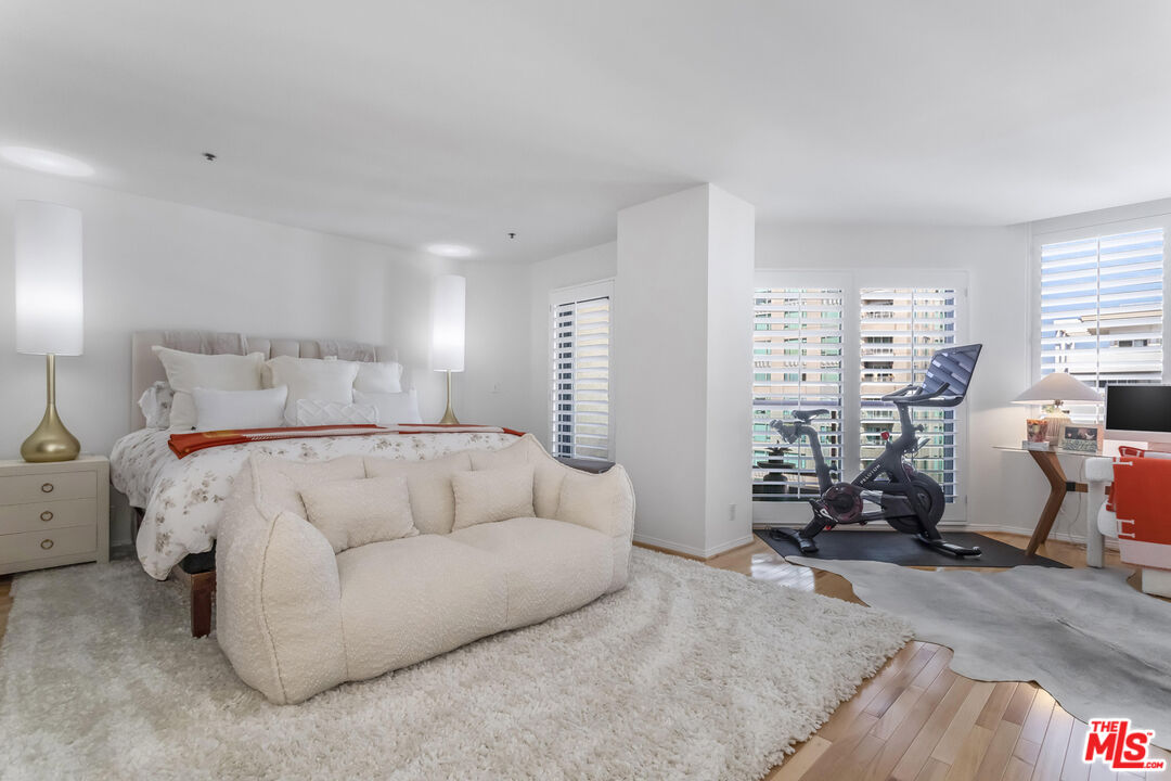 10724 Wilshire Blvd Unit: 1005