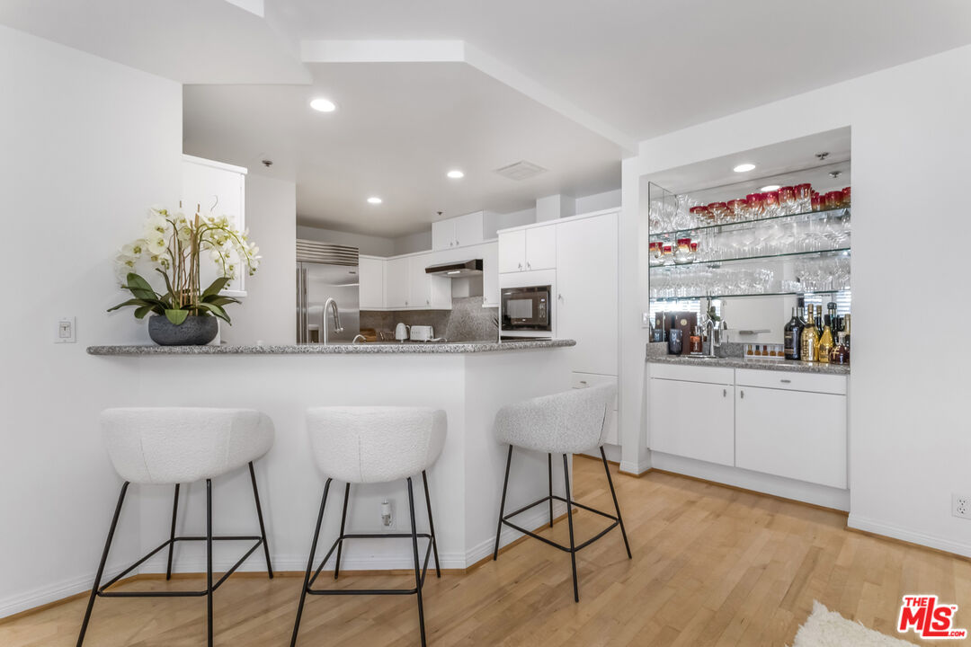 10724 Wilshire Blvd Unit: 1005