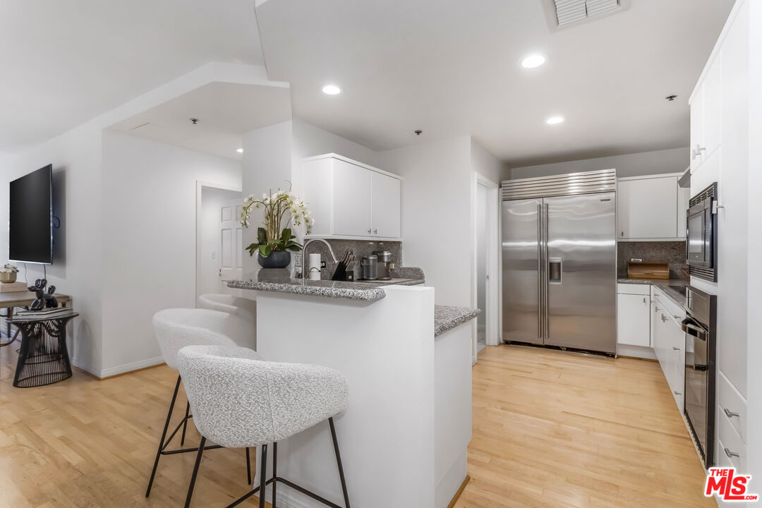 10724 Wilshire Blvd Unit: 1005