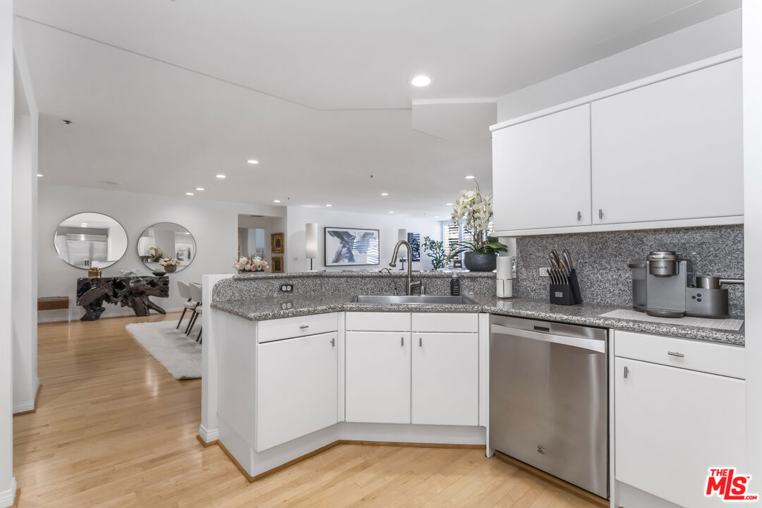 10724 Wilshire Blvd Unit: 1005