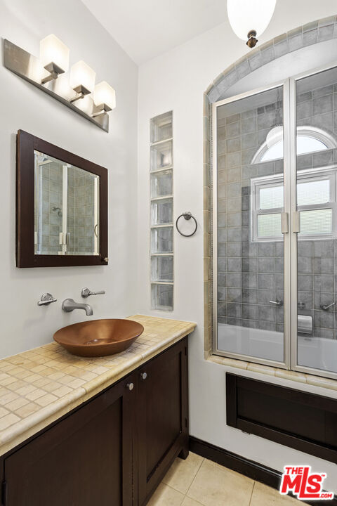 448 Westmount Dr