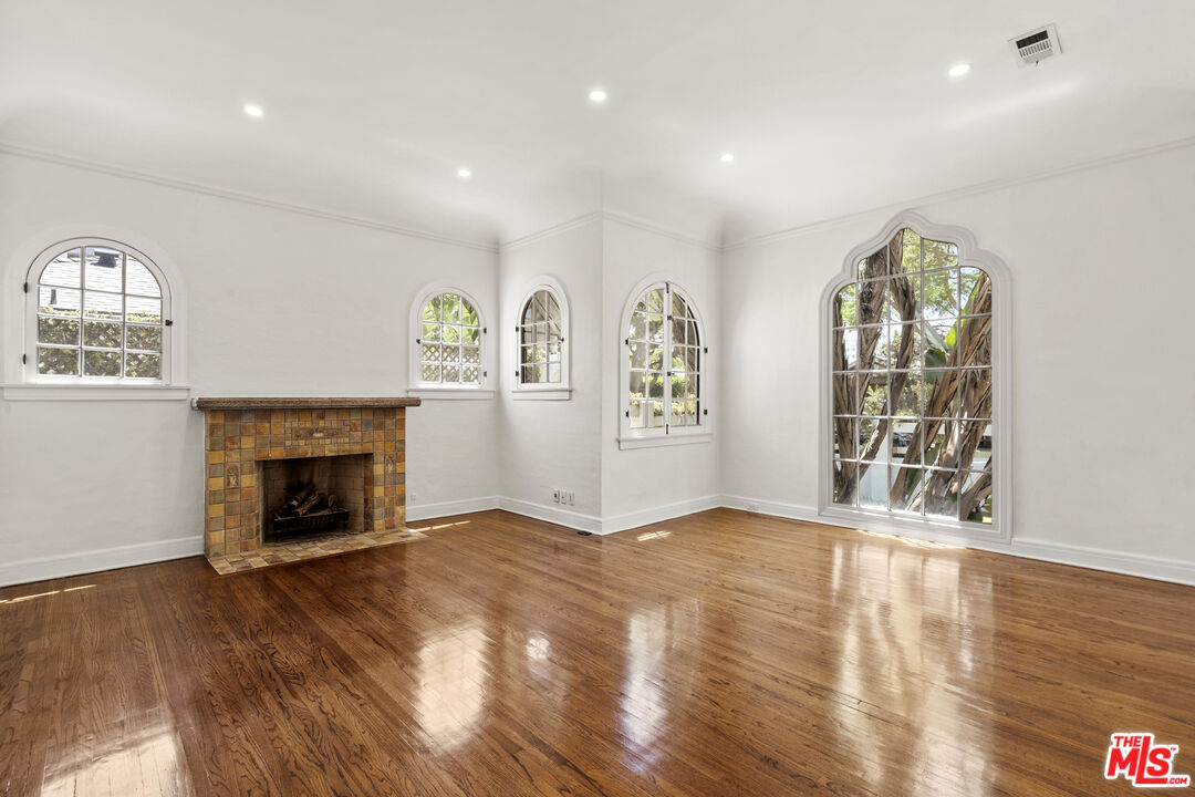 448 Westmount Dr