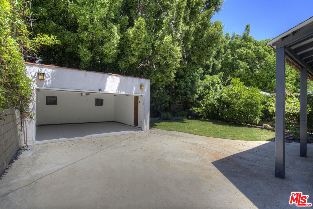 448 Westmount Dr
