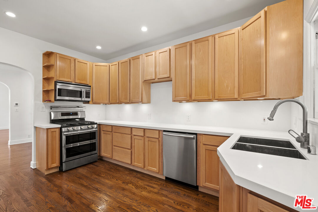 448 Westmount Dr