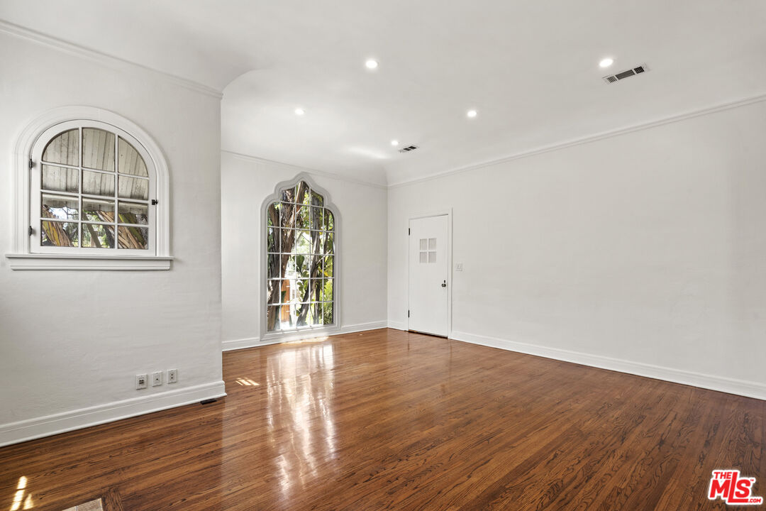 448 Westmount Dr