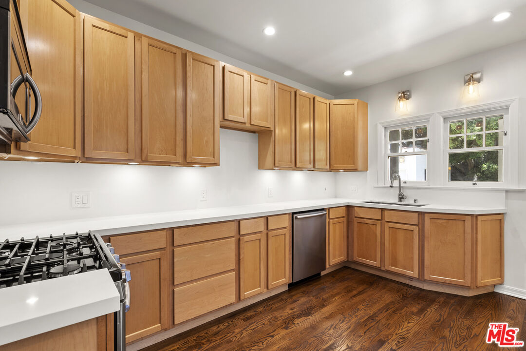 448 Westmount Dr