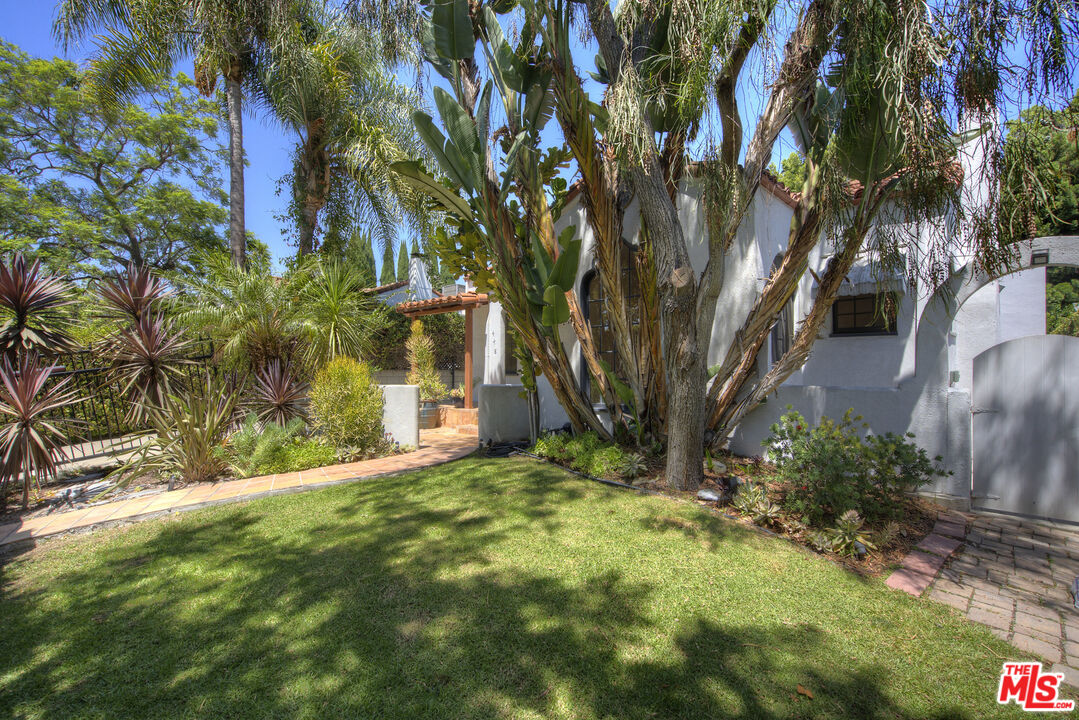 448 Westmount Dr