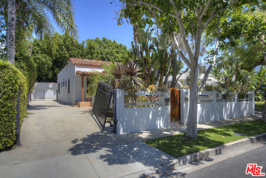 448 Westmount Dr