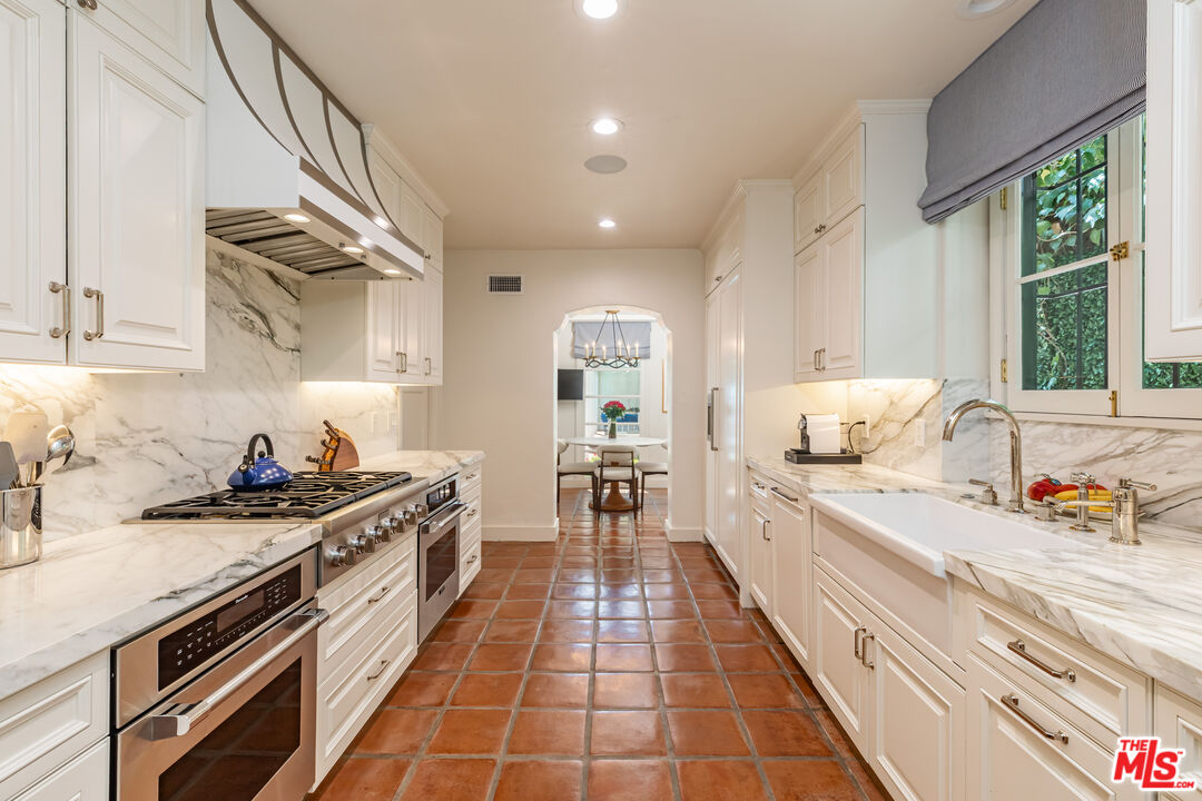 365 Comstock Ave