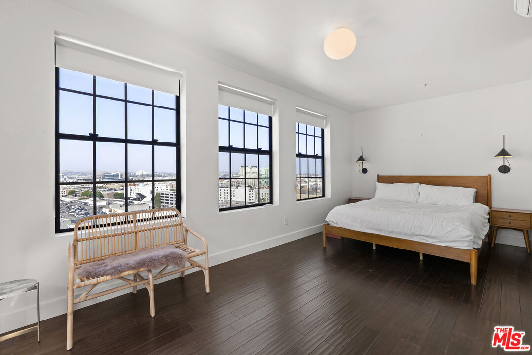 746 S Los Angeles St Unit: 1201