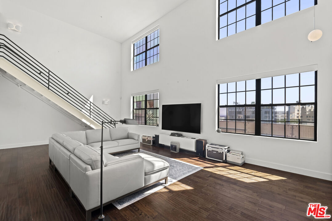 746 S Los Angeles St Unit: 1201