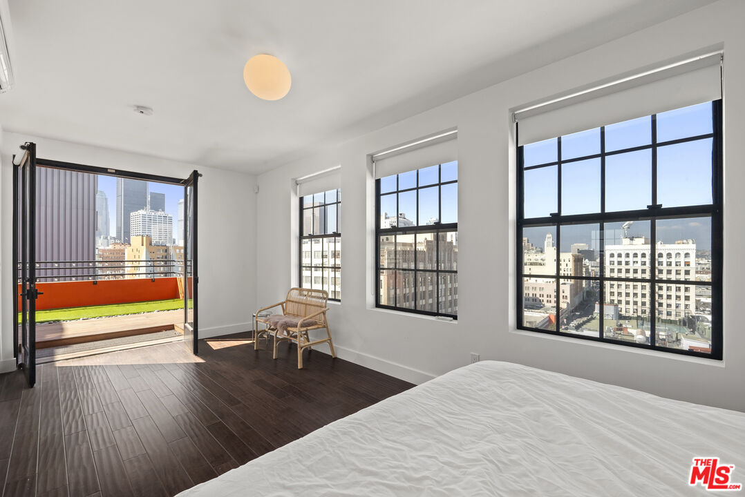 746 S Los Angeles St Unit: 1201