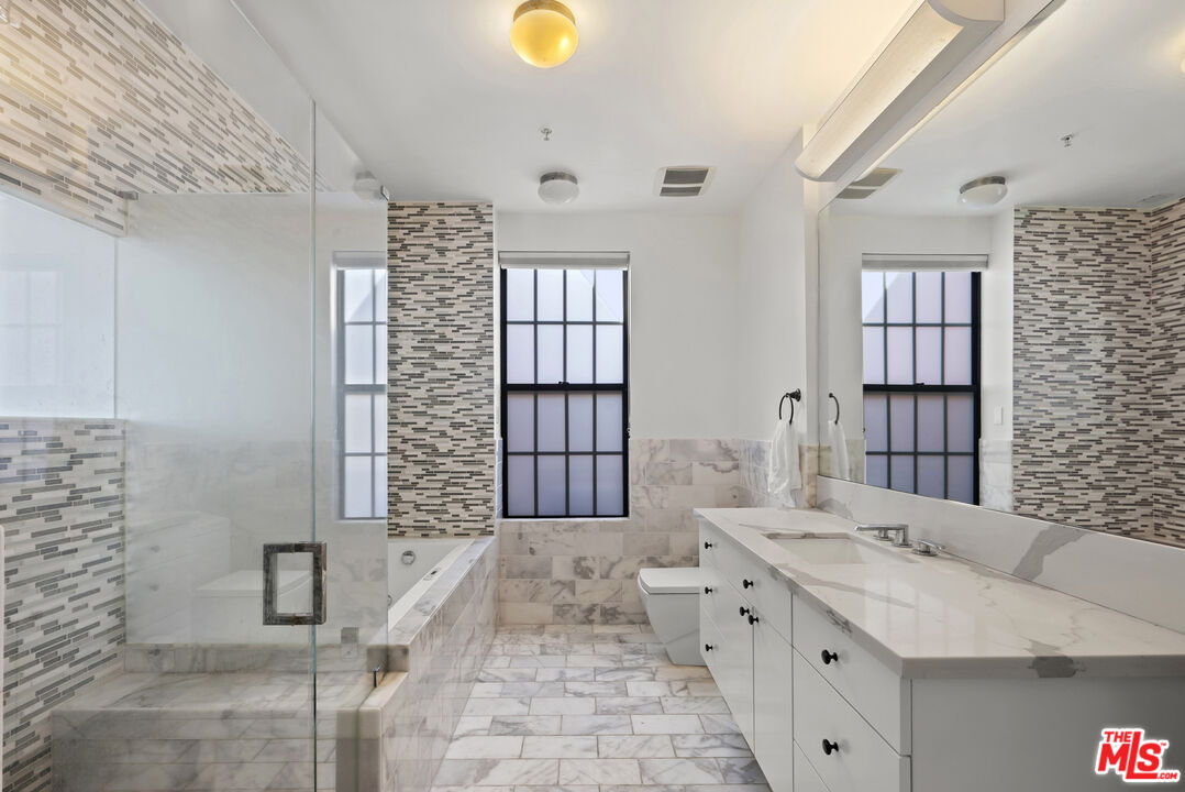 746 S Los Angeles St Unit: 1201