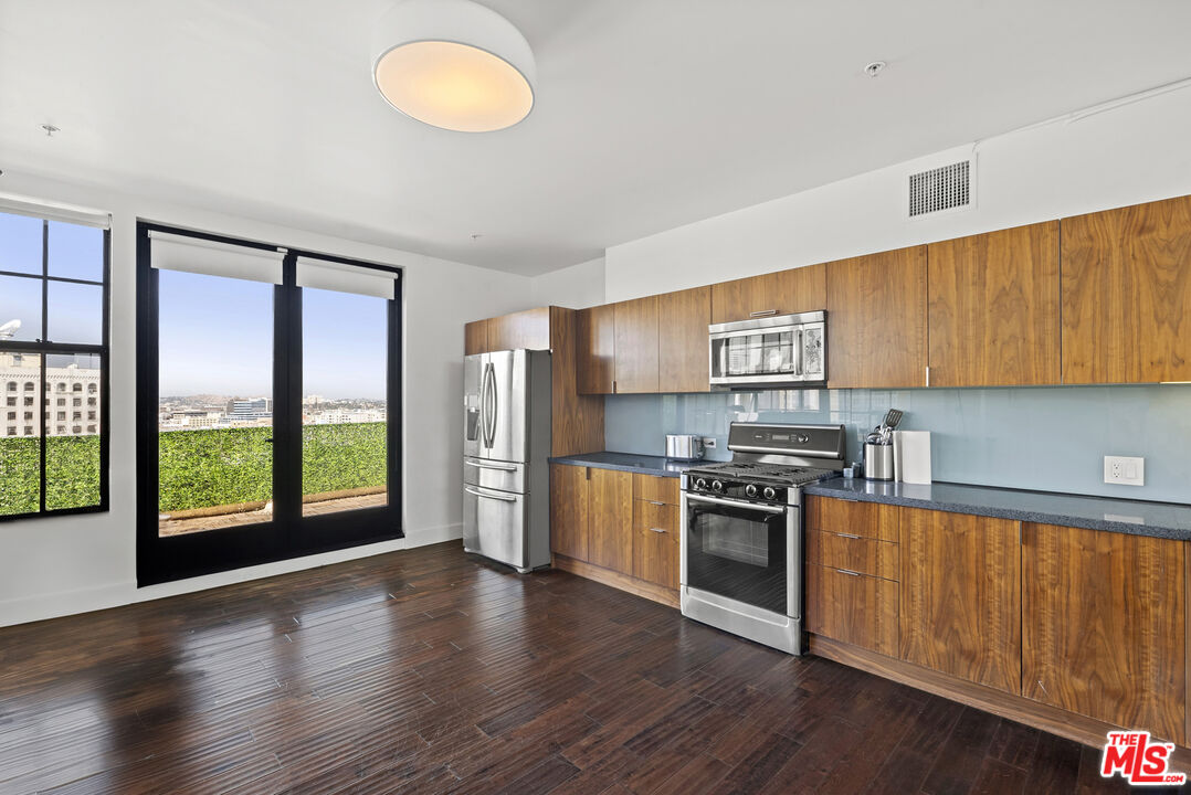 746 S Los Angeles St Unit: 1201