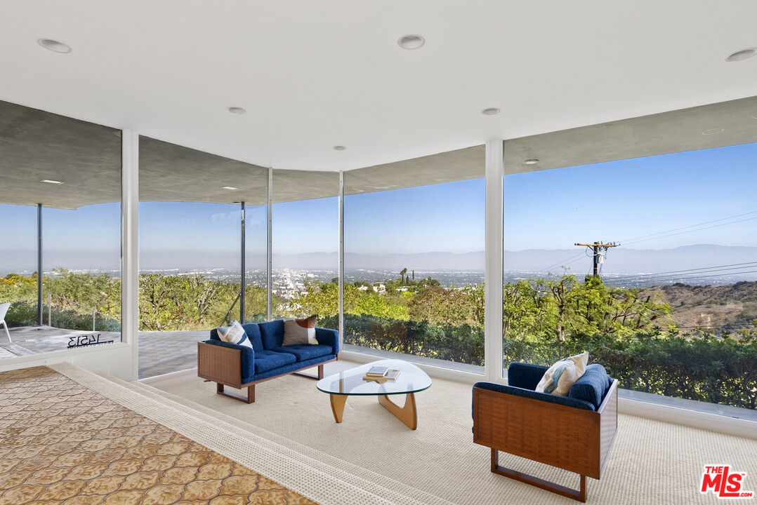 14513 Mulholland Dr