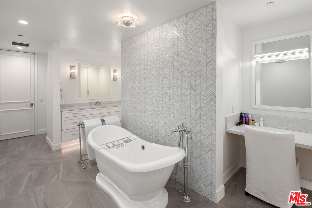 300 N Swall Dr Unit: 354