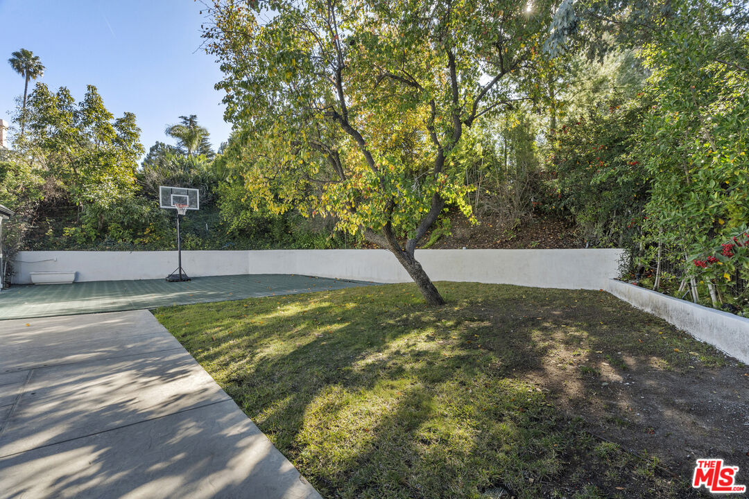 3217 Hutton Dr