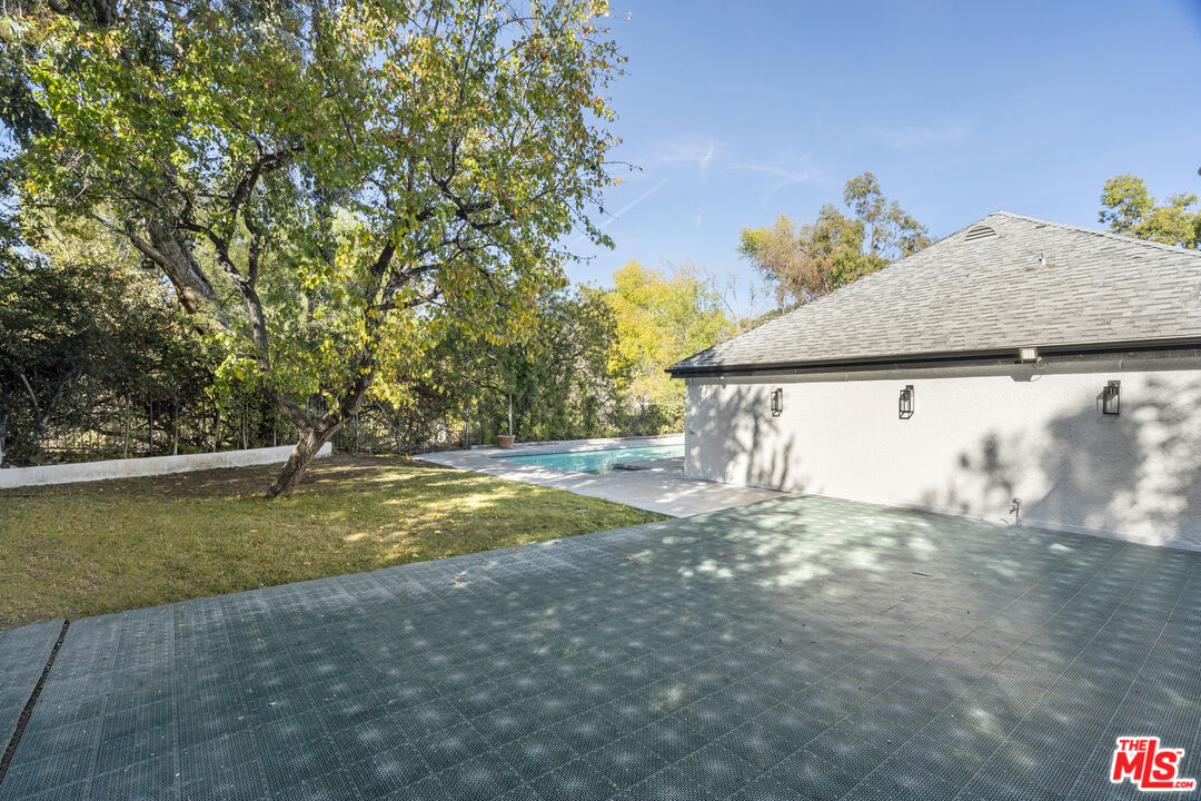 3217 Hutton Dr