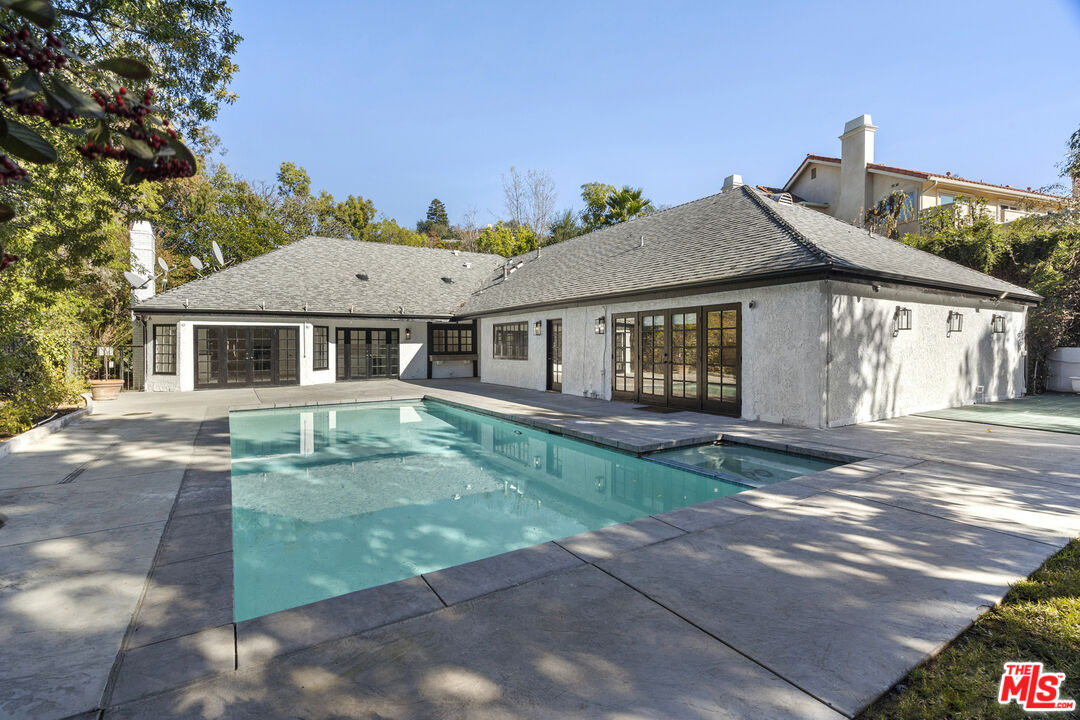 3217 Hutton Dr