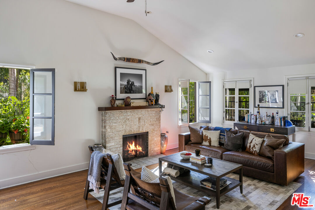 1930 Laurel Canyon Blvd