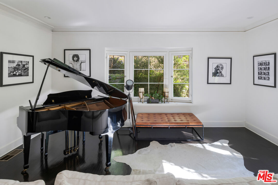 1930 Laurel Canyon Blvd