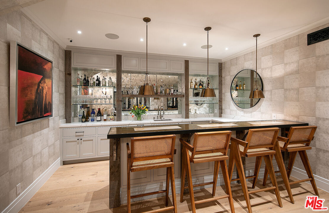 2333 Mandeville Canyon Rd