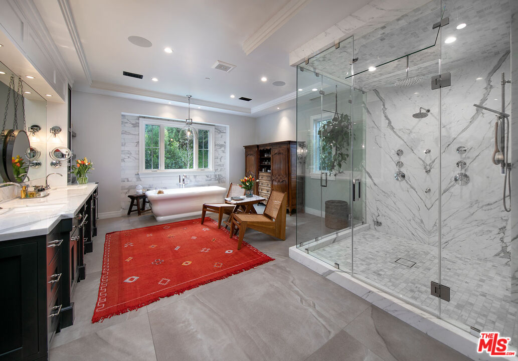 2333 Mandeville Canyon Rd