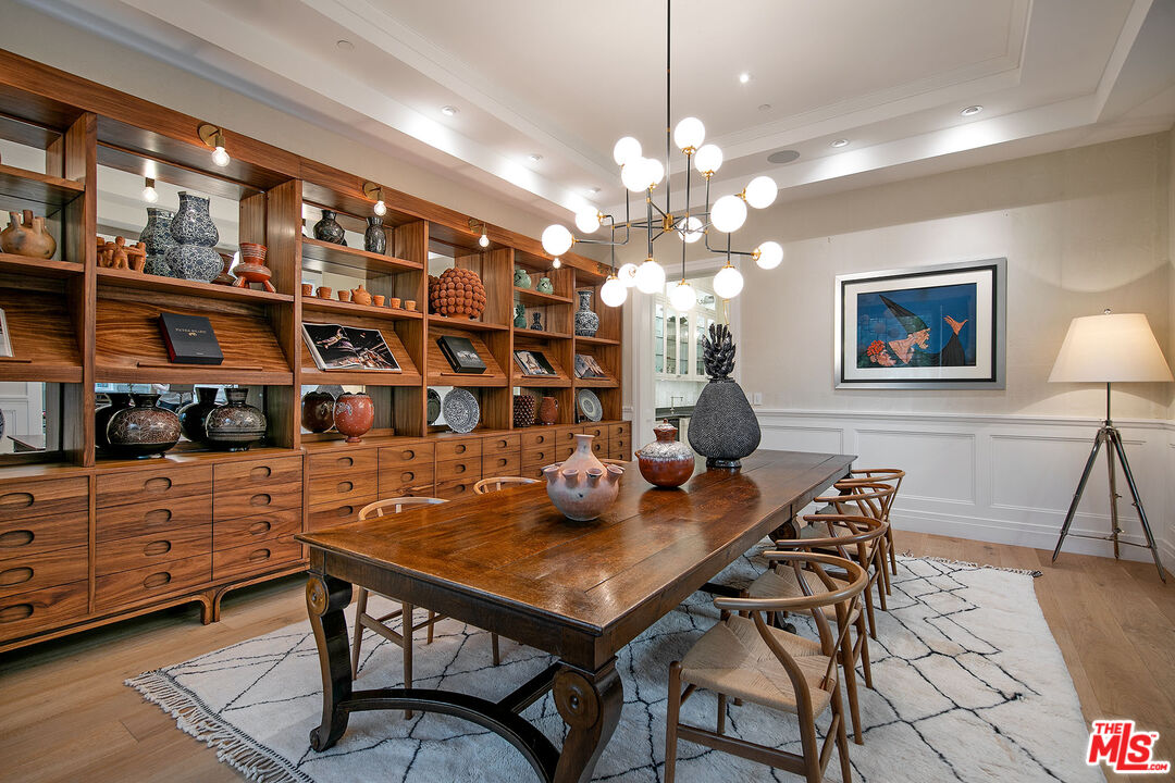 2333 Mandeville Canyon Rd