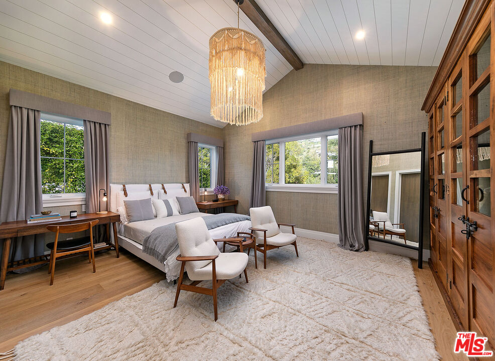 2333 Mandeville Canyon Rd