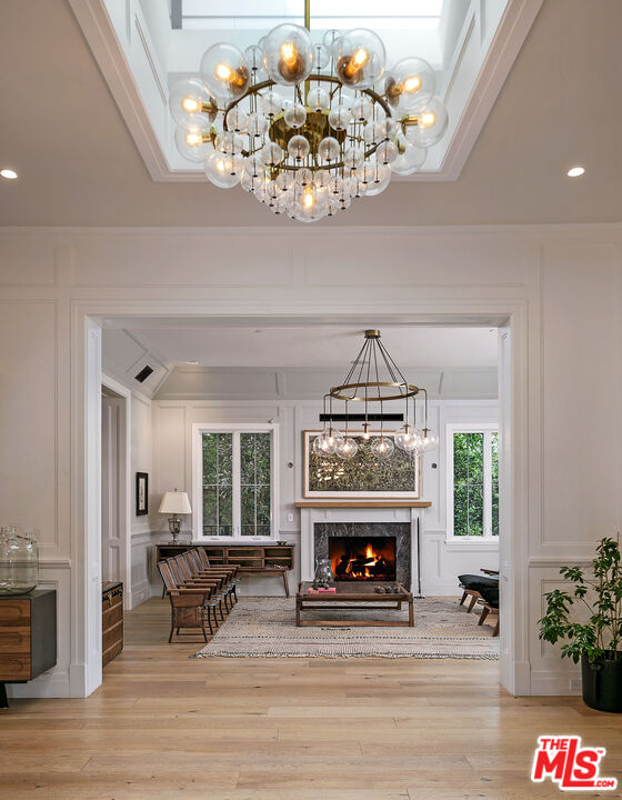 2333 Mandeville Canyon Rd