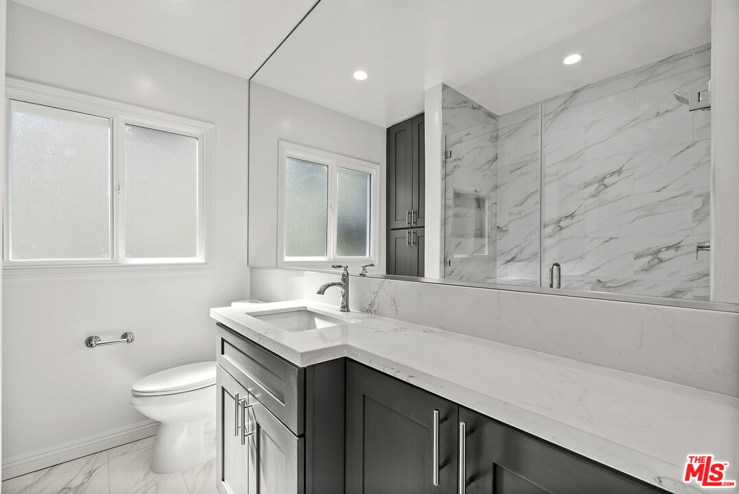 1233 N Harper Ave Unit: 1